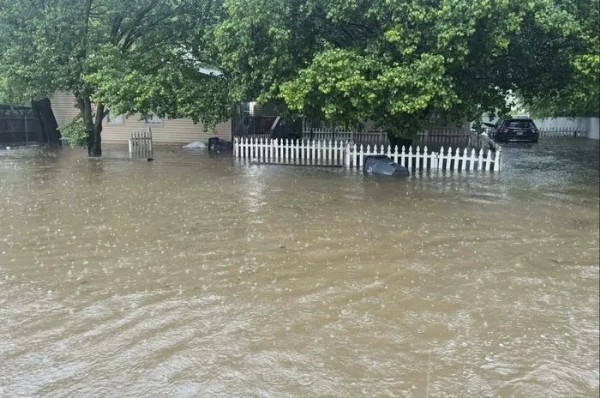 Fırtına hayatı durdurdu! Can kaybı ve kaos var